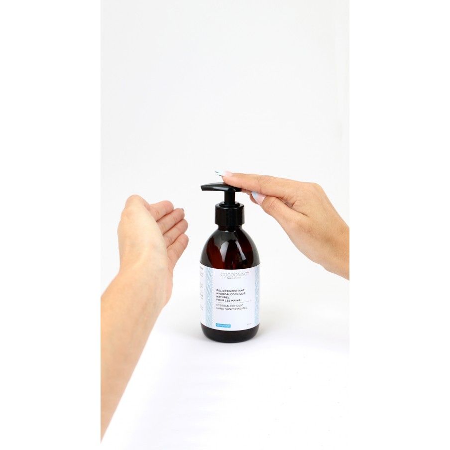 GEL DÉSINFECTANT HYDROALCOOLIQUE NATUREL POUR LES MAINS GEL DÉSINFECTANT HYDROALCOOLIQUE NATUREL POUR LES MAINS