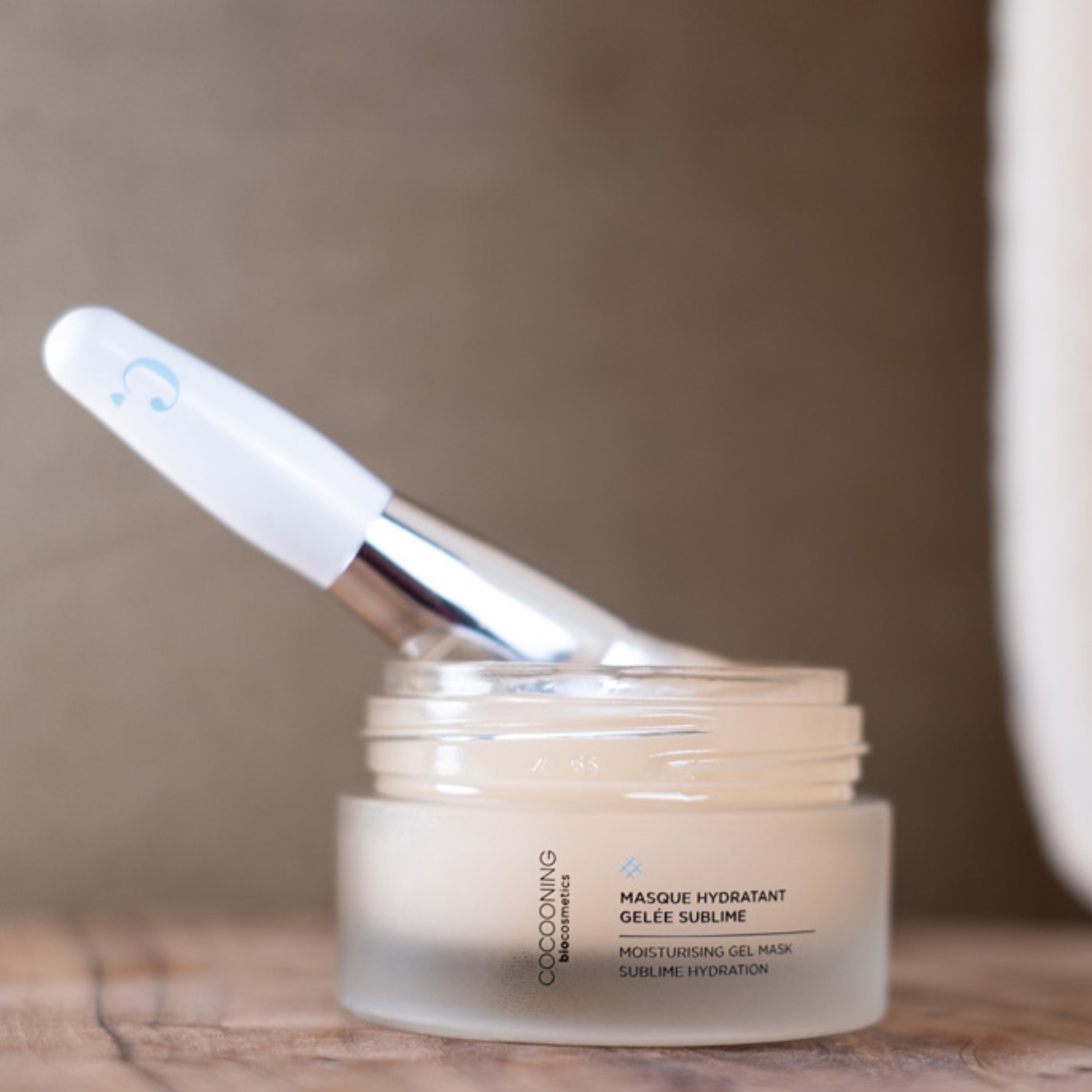 Moisturising gel mask...