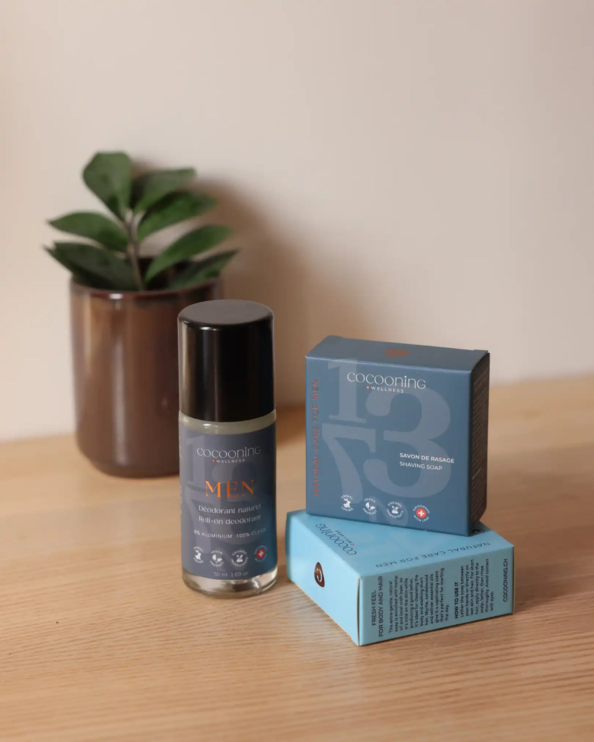1372 - Savon corps & cheveux / 1372 - Savon de rasage / Pack les essentiels pour homme – image partagée de la gamme homme